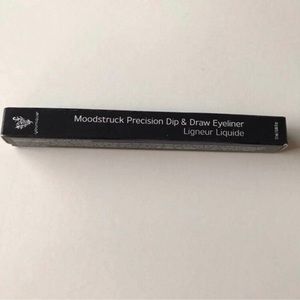 Younique dip and draw liquid eyeliner